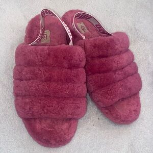 UGG Vibrant Fuchsia Footwear Women’s Flat Slingback Fluffy Soft!
Size 10
EUC